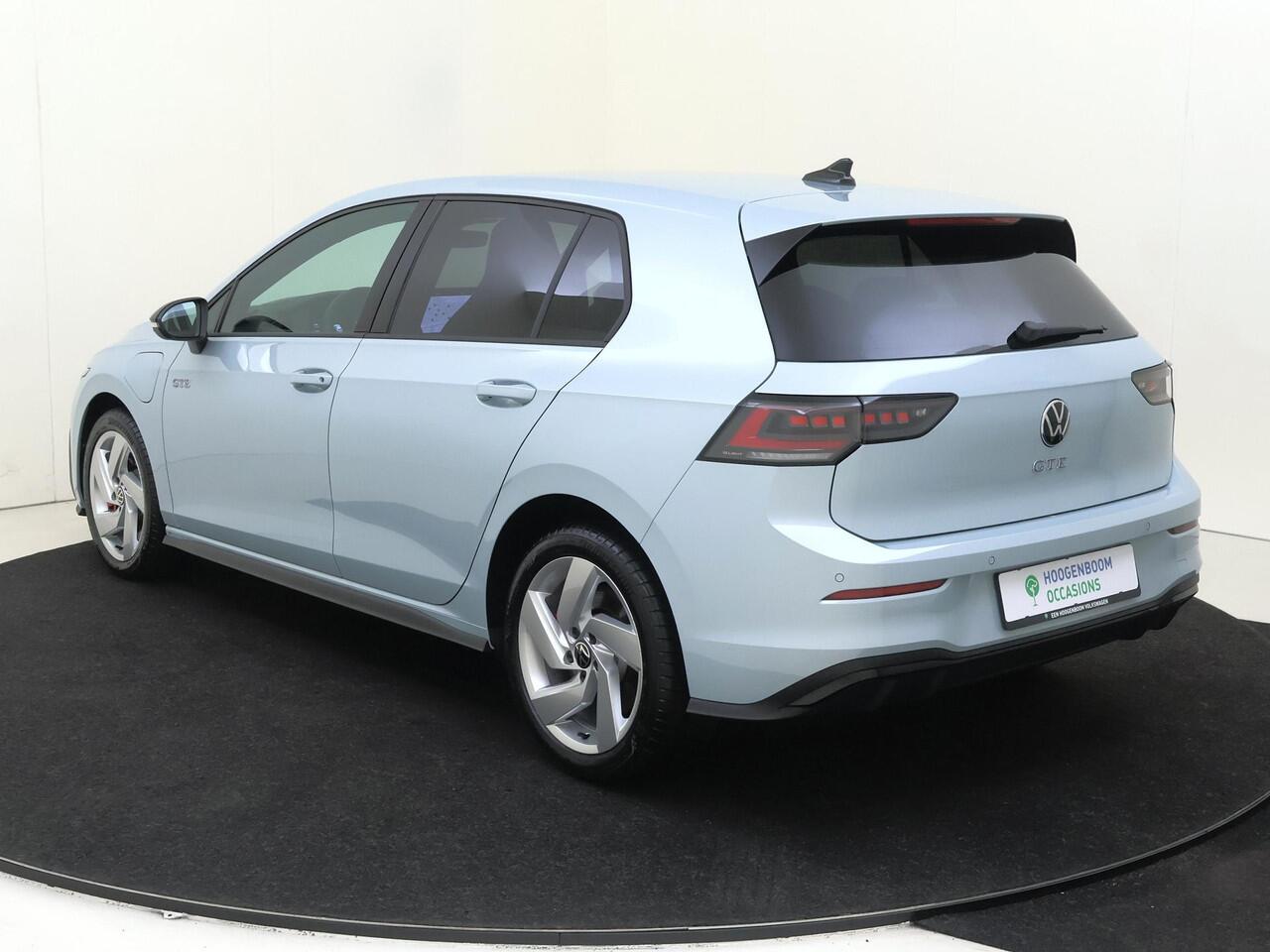 Volkswagen GOLF 1.5 eHybrid GTE | Trekhaak | Achteruitrijcamera | Head-up display | LED matrix verlichting | 3-zone airco | Stoel- en stuurwielverwarming | Adaptieve cruise control |