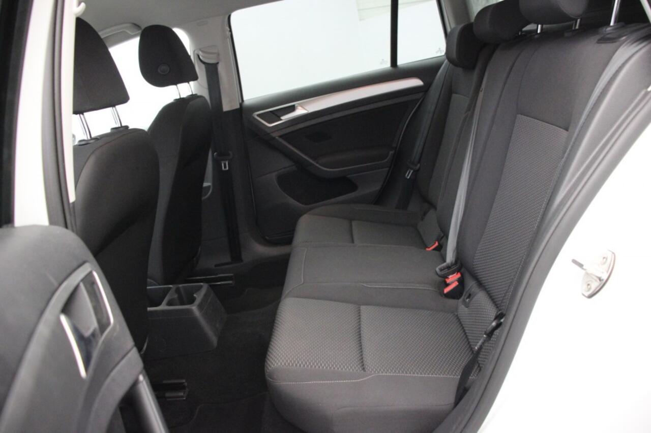 Volkswagen GOLF Variant 1.0 TSI SportLine- Navi, Carplay, Parkeersensoren