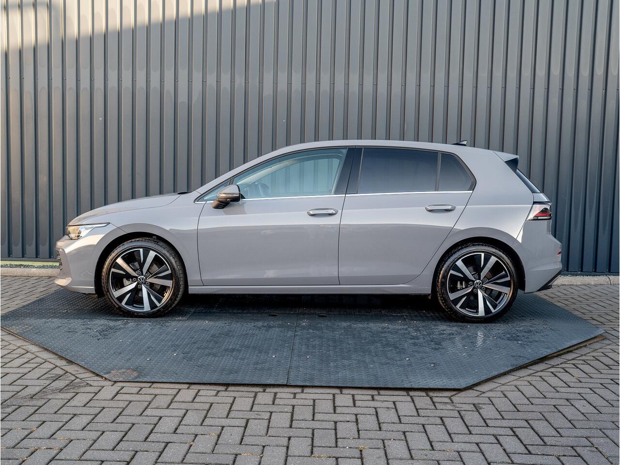 Volkswagen GOLF 1.5 eTSI 150Pk 50 Edition | 360 Camera | Stoelgeheugen | IQ Light | Prijs Rijklaar!!
