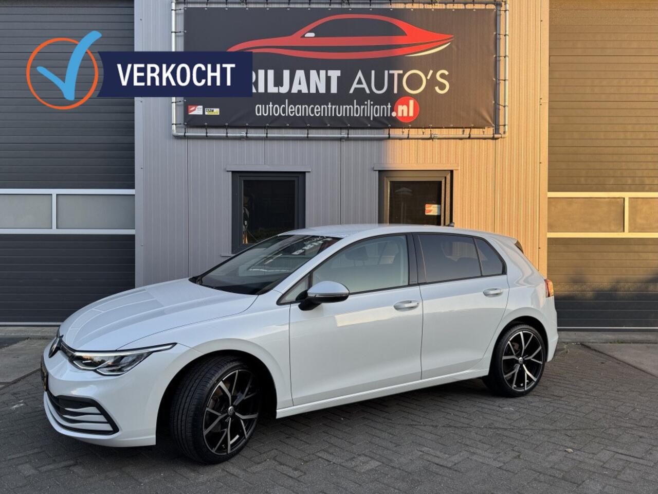 volkswagen-golf-8-r-design-tsi-golf