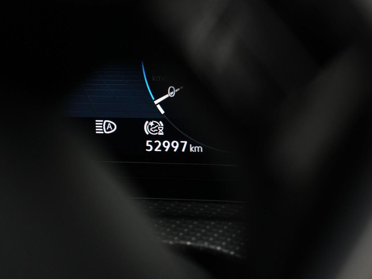 Volkswagen GOLF 1.5 eTSI 150 pk DSG R-Line Business | Panoramadak | Achteruitrijcamera | Parkeersensoren voor/achter | Park Assist | Side Assist | Adaptive Cruise | 17 inch