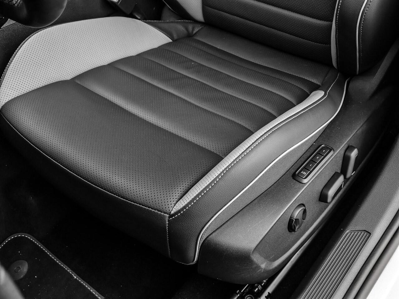 Volkswagen GOLF 1.5 eHybrid GTE 272pk DSG · 360 Camera · Head-Up · Keyless · Alarm · Inklap. Trekhaak · Stoelventilatie · Apple/Android Car Play · 18'' Inch · Garantie t/m 23-02-2030 of 100.000km