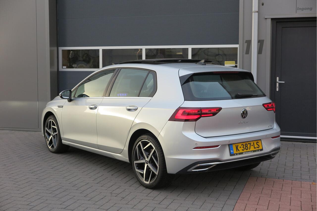 Volkswagen GOLF 1.5 eTSI 150pk DSG 1st Edition ,. Pano, Virtual cockpit, LED verl. Electr. bestuurdersstoel met massage , Navigatie , DAB+ Carplay, Stoelverw etc.