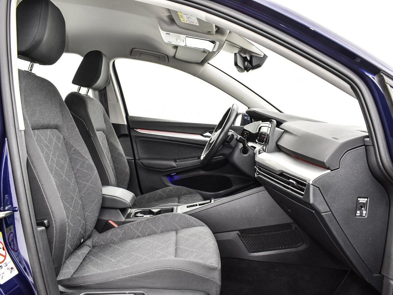 Volkswagen GOLF Variant 1.0 eTSI 110pk DSG Life · Apple/Android Car Play · Elek. Trekhaak · Navigatie · P-Sensoren · Sfeerverlichting · 16'' Inch · Garantie t/m 22-06-2027 of 100.000km