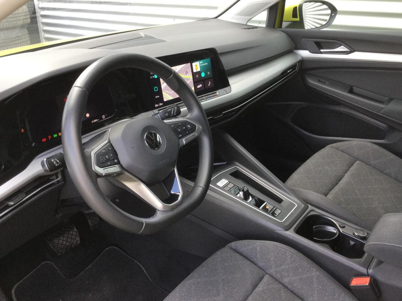 Volkswagen GOLF 1.0 eTSI Life | Navi | PDC | Adpt. Cruise |