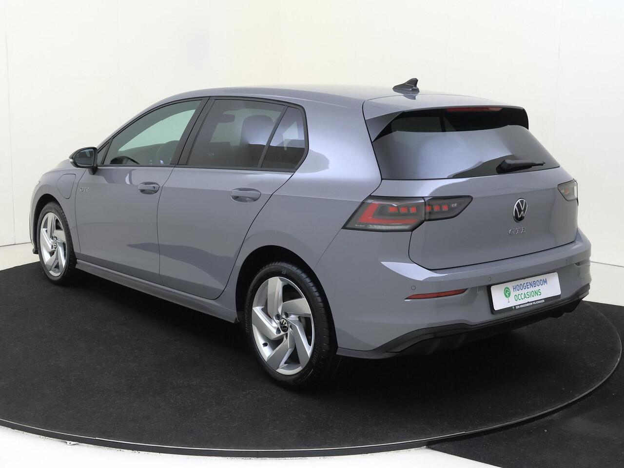 Volkswagen GOLF 1.5 eHybrid GTE | Trekhaak | Head-up display | Achteruitrijcamera | 3-zone airco | Adaptieve cruise control | Stoel- en stuurwielverwarming | CarPlay |