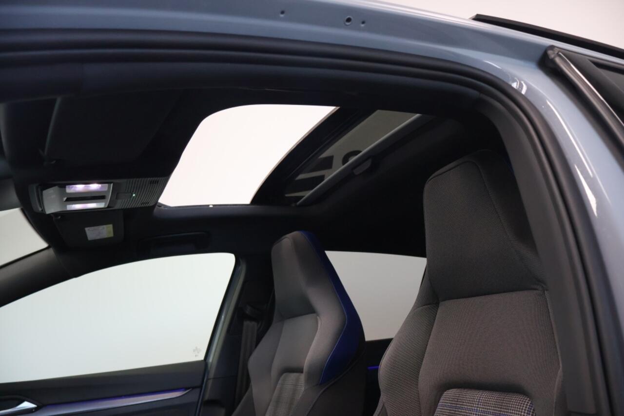 Volkswagen GOLF 1.5 eHybrid GTE 272pk | Panoramadak | Matrix | Trekhaak elektr.