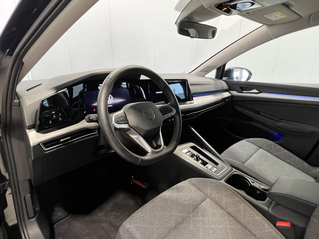 Volkswagen GOLF 1.0 eTSI Life | Navigatie/Android/Apple Carplay | LM Velgen 16" | Cruise Control Adaptief | Voorstoelen Verwarmd | Airco |