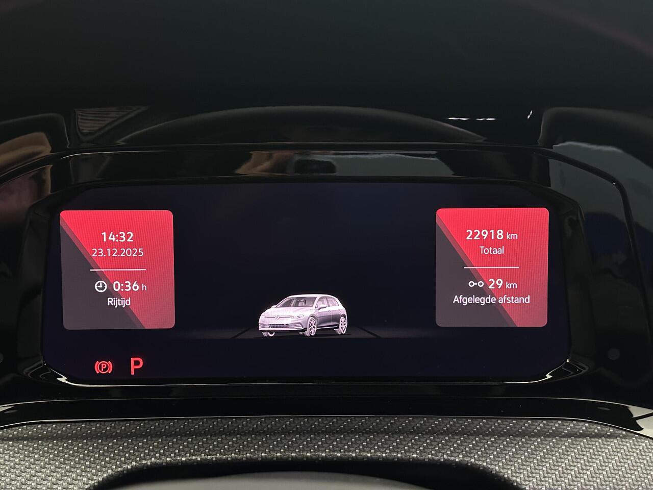 Volkswagen GOLF 1.5 eTSI R-Line Dodehoek herkenning | Camera | Virtual display | Keyless entry