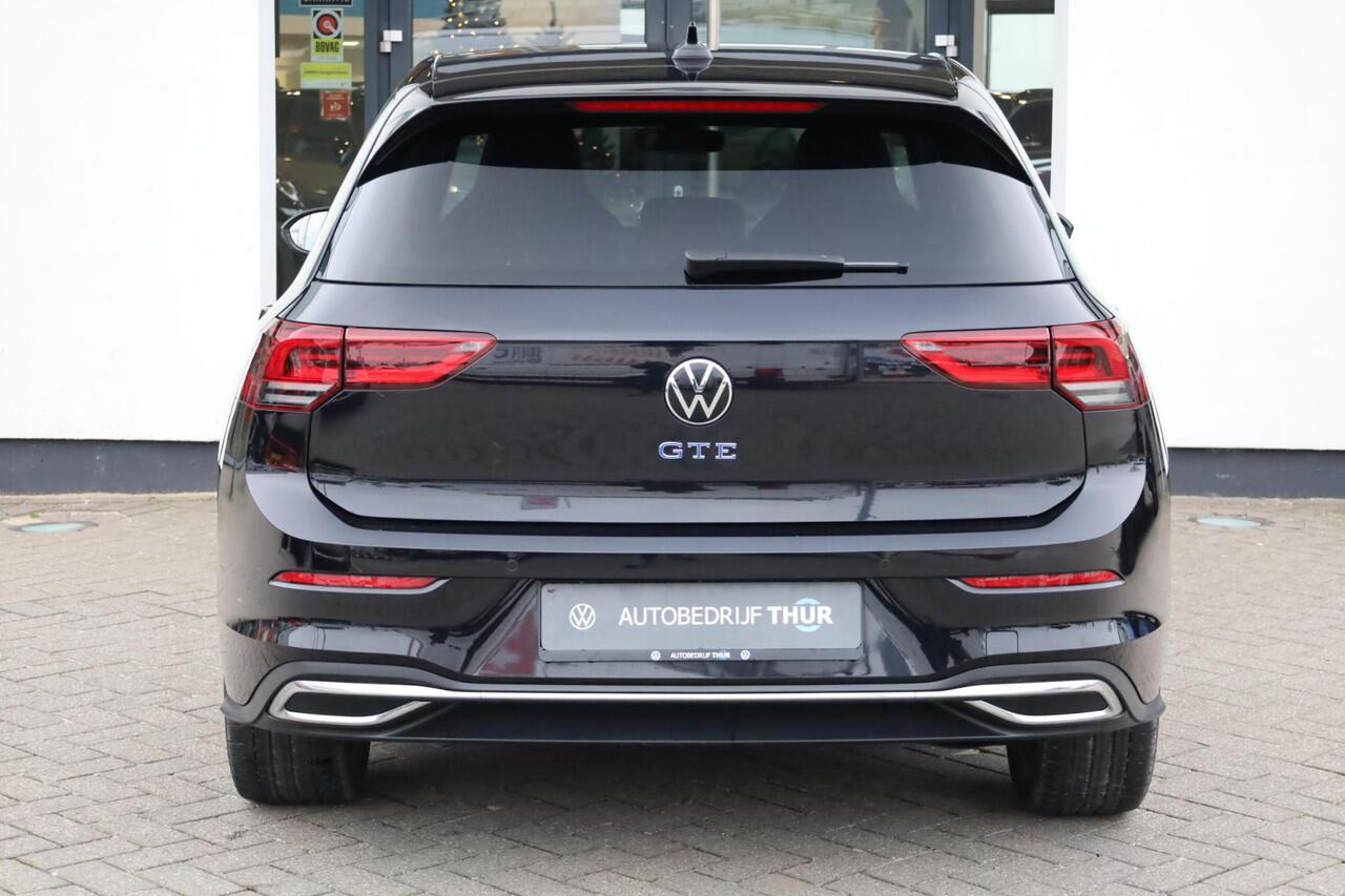 Volkswagen GOLF 1.4 eHybrid GTE Black style 18" LMV Bergamo achteruitrijcamera keyless side assist park assist navigatie LED mistlampen stoel en stuurwiel verwarming privacy glas travel assist ACC klasse III alarm spiegels inklapbaar draadloos carplay draadloos telefoon 
