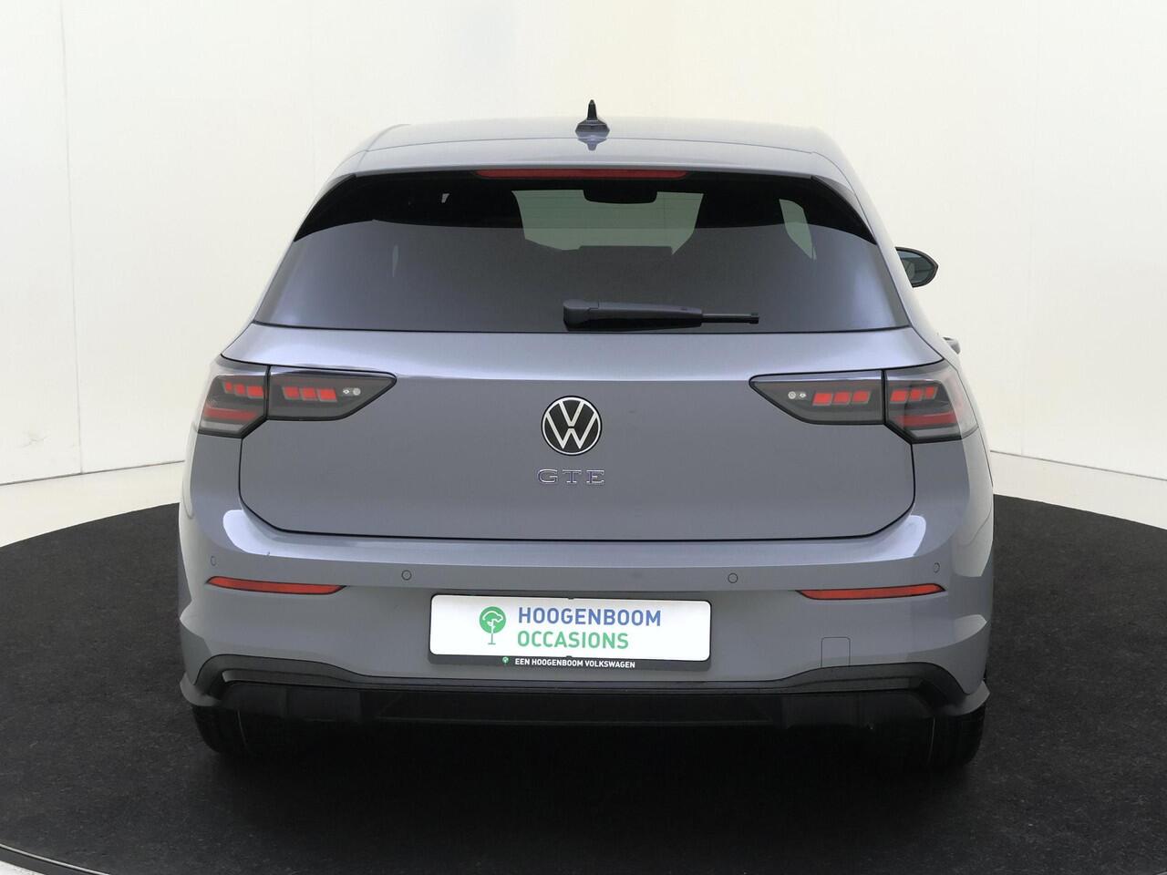 Volkswagen GOLF 1.5 eHybrid GTE | Trekhaak | Head-up display | Achteruitrijcamera | 3-zone airco | Adaptieve cruise control | Stoel- en stuurwielverwarming | CarPlay |