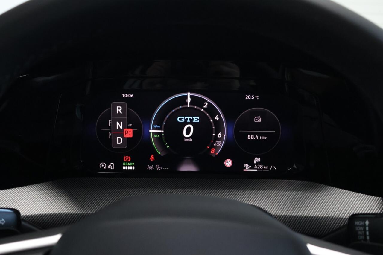 Volkswagen GOLF 1.5 eHybrid GTE 272pk | Panoramadak | Matrix | Trekhaak elektr.