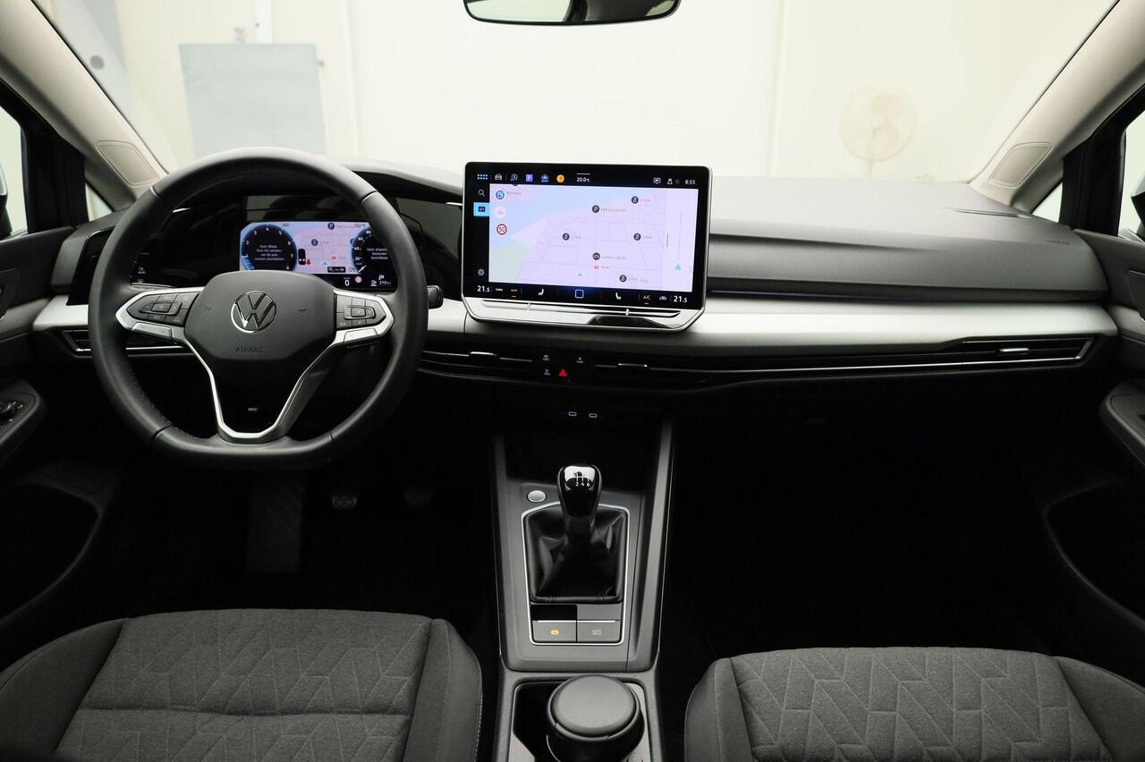 Volkswagen GOLF 1.5TSI/116PK Life Edition · NIEUW MODEL · Navigatie · Apple/Android carplay · Parkeersensoren · Garantie tot juni 2026 of 100.000km.