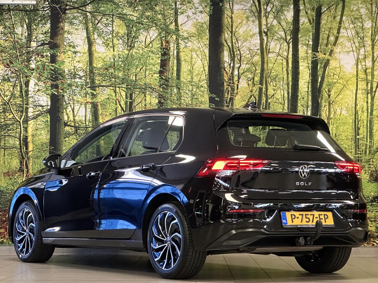 Volkswagen GOLF 1.0 TSI Life | Adaptive Cruise Control | Parkeersensoren | Apple Carplay | Android Auto | Sfeerverlichting | Trekhaak | 17" Lichtmetaal | Airconditioning