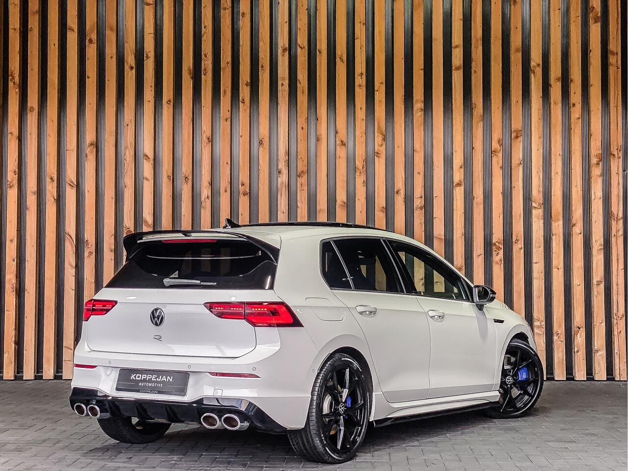 Volkswagen GOLF 2.0 TSI R 320PK 4Motion | PANORAMADAK | MATRIX LED | CAMERA | KEYLESS | WINTER PAKKET |