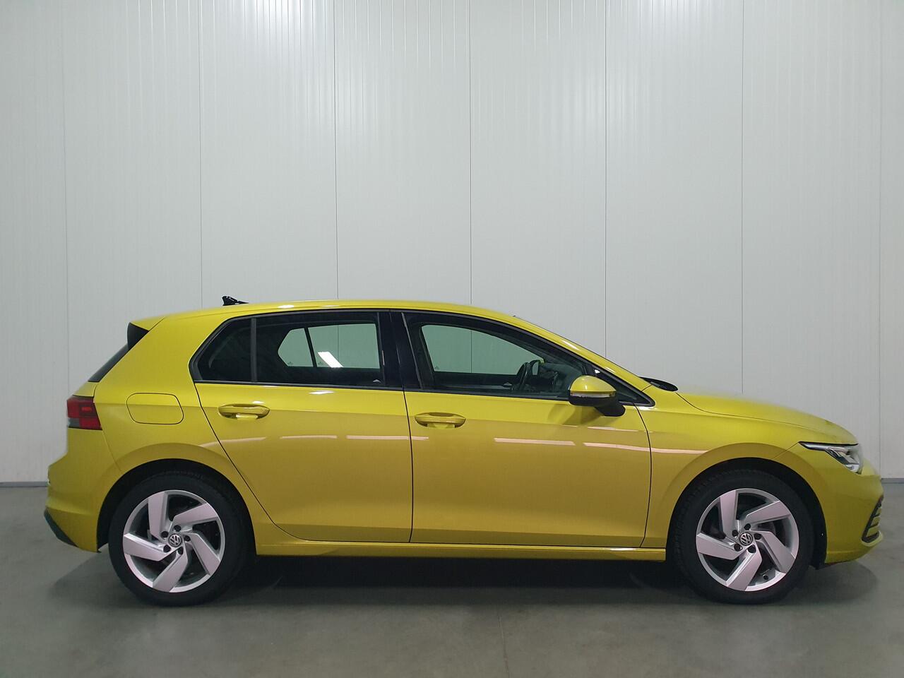 Volkswagen GOLF 1.0 eTSI Life Business CARPLAY/CAMERA/DIG.COCKPIT/LMV