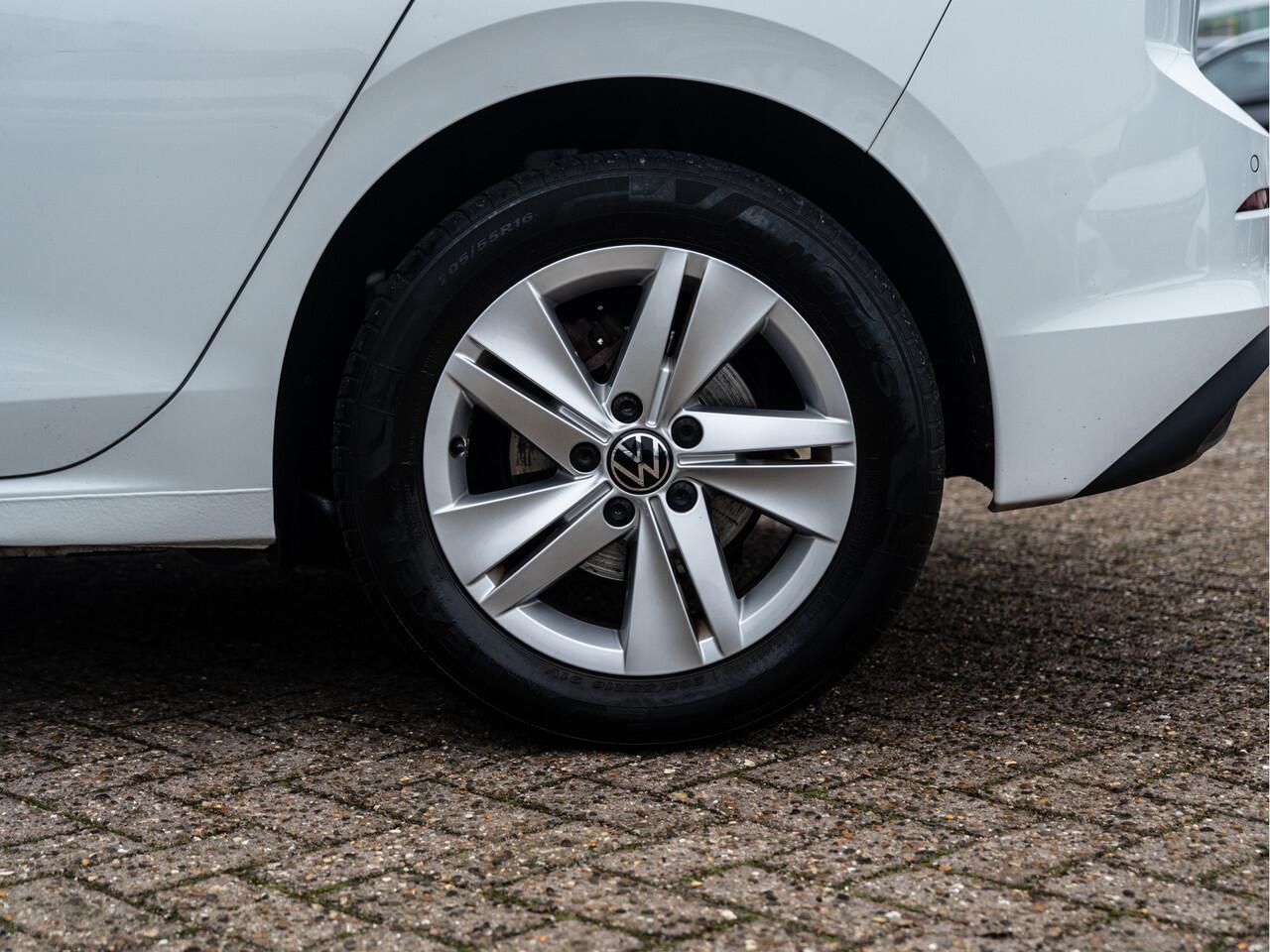 Volkswagen GOLF 1.0 eTSI DSG Active | Clima | Ambient |