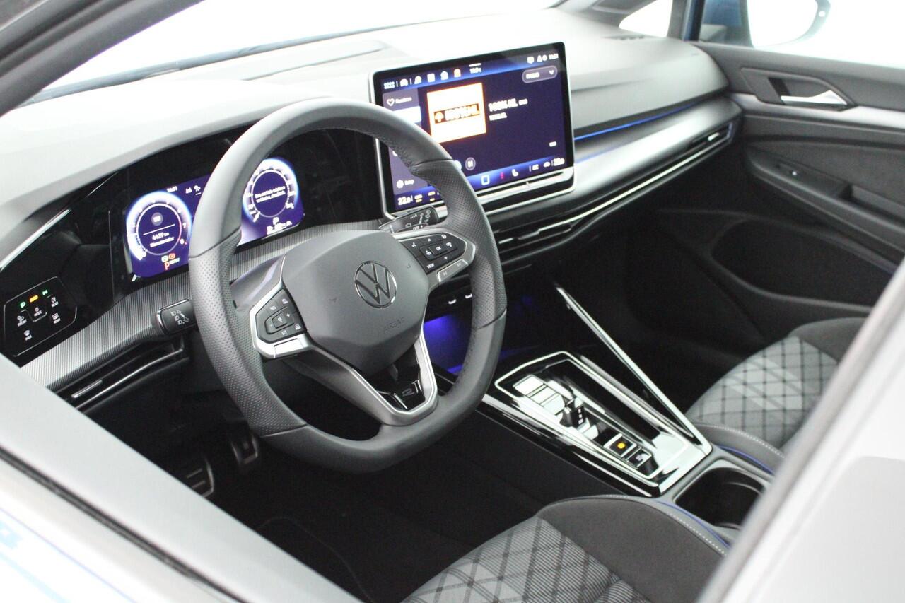 Volkswagen GOLF 8.5 1.5 eTSI 150pk DSG R-Line Edition Trekhaak Camera Keyless Virtual Cockpit Carplay