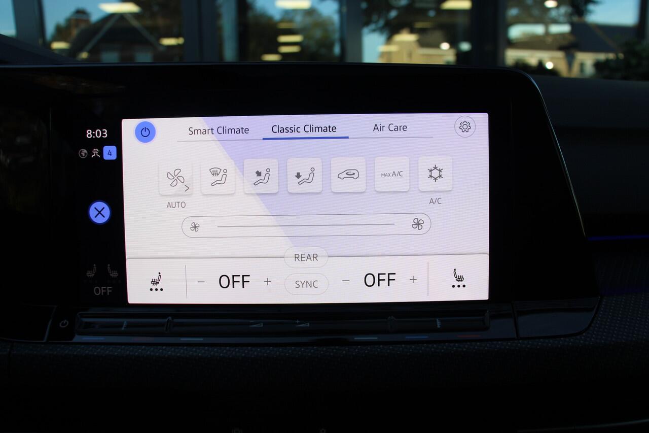 Volkswagen GOLF 1.5 eTSI R-Line Edition Navi/Camera/Keyless/Harman Kardon/Head-up/Sfeerverlichting/IQ/Matrix/Panoramadak/H-leder/18Inch