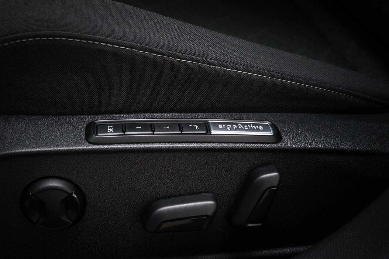 Volkswagen GOLF Variant 1.0 eTSI Life | STOELEN PACK | ERGOACTIVE | MASSAGE | DAB | TREKHAAK