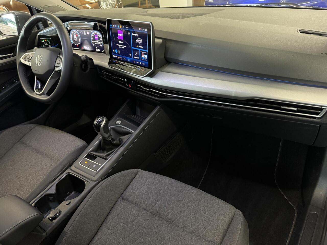 Volkswagen GOLF 1.5 TSI Life | 17"LM-Velgen| LED Verlichting | Stuur/Stoelverwarming | Apple Carplay/Android Auto | Climate Control | Digitaal Dashboard | Keyless Entry/Start/ Parkeer Sensoren ( Vestiging - Vianen Tel:0347-371248 )