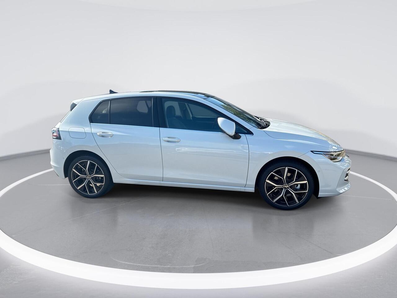 Volkswagen GOLF Style Edition 1.5 eHybrid 204 pk 6 versn. DSG · Multimedia Pakket · Panoramisch schuif-, kanteldak, elektrisch bedienbaar · Trekhaak, elektrisch inklapbaar ·