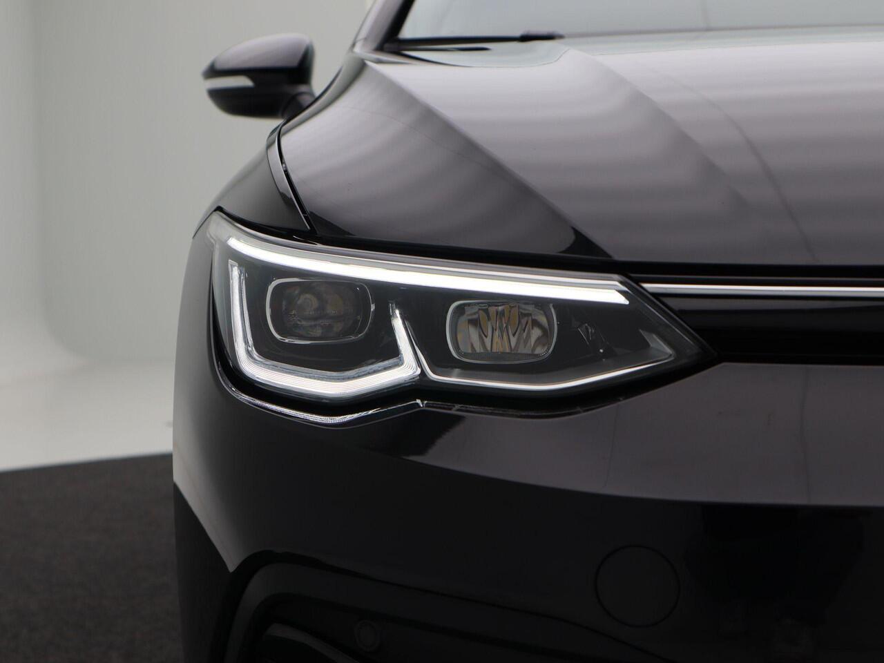 Volkswagen GOLF Variant 1.0 TSi 110 Pk Life Business | LED | Carplay | Parkeersensoren | Navigatiesysteem | Elektrische Stoel | 16 Inch | 47.068 Km!