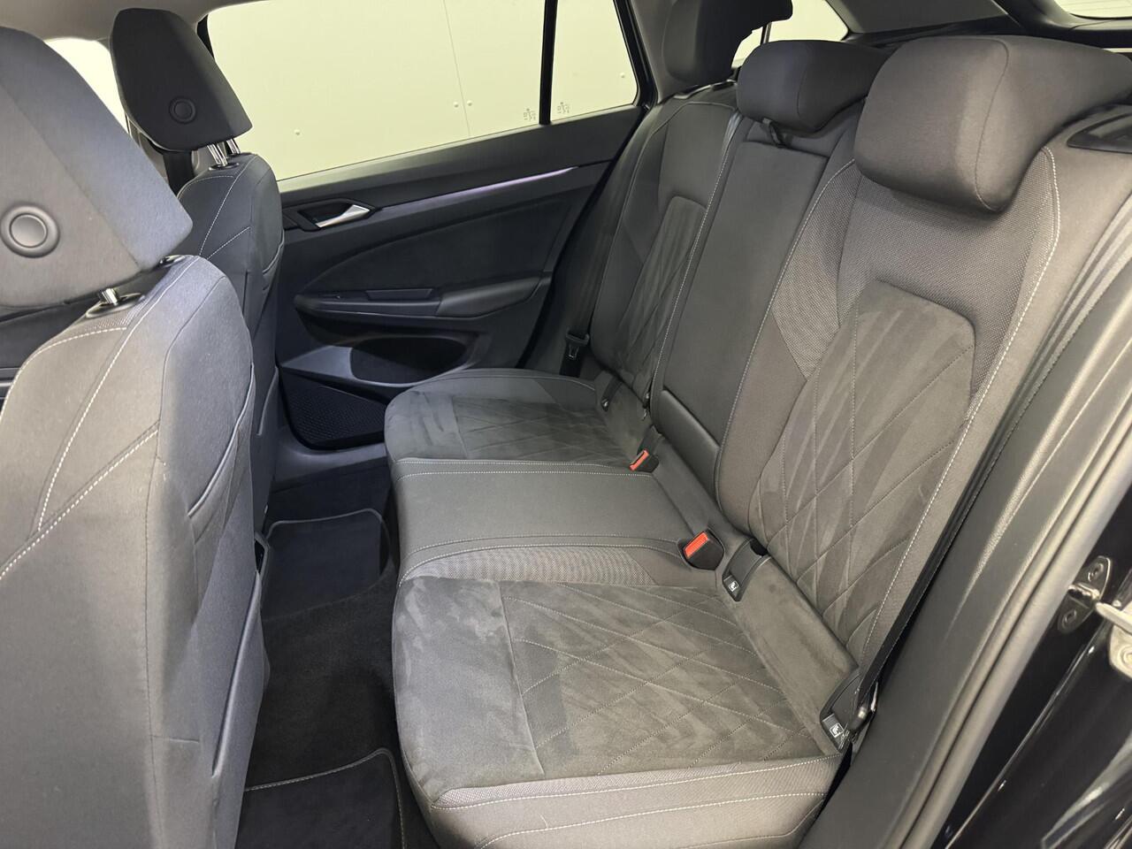 Volkswagen GOLF Variant 1.0 eTSI Life Business | NL Auto | Lounge pakket | Led | Stoelverwarming | Rijklaarprijs