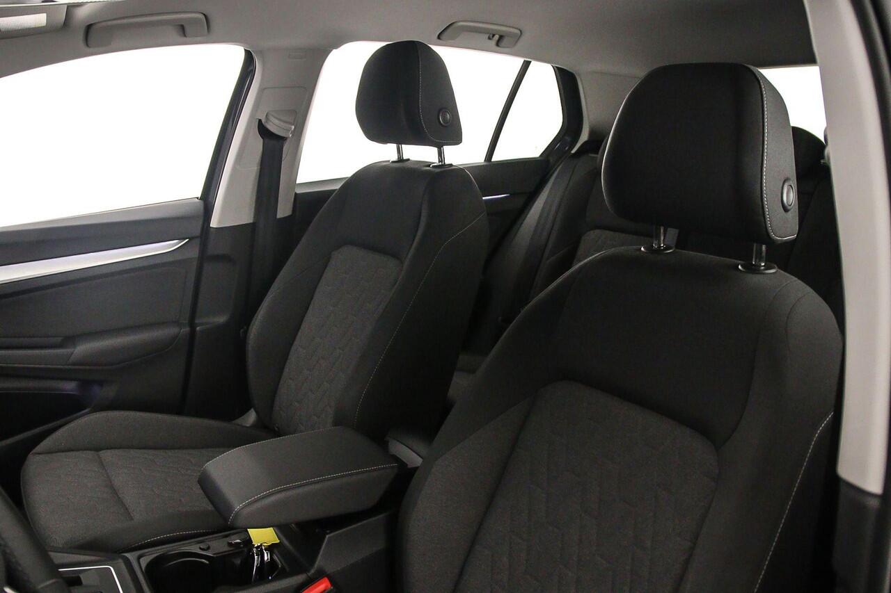 Volkswagen GOLF Life Edition 1.5 eTSI 115pk DSG Automaat Adaptive cruise control, Achteruitrijcamera, Stoelverwarming, Parkeersensoren, App connect, LED koplampen