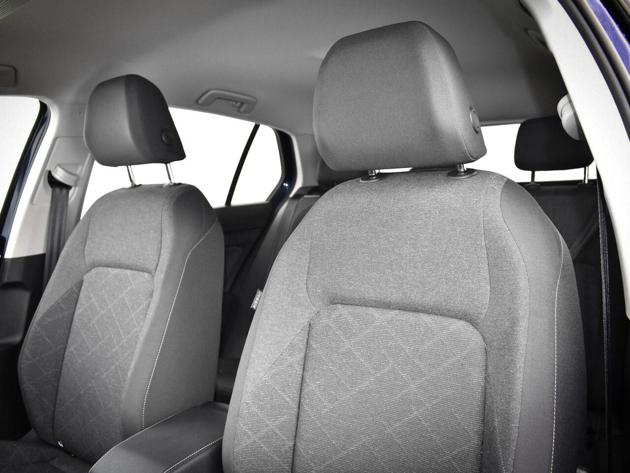 Volkswagen GOLF 1.0 TSI 110pk Life · Apple/Android Car Play · Navi · P-Sensoren · ACC · DAB · Getint Glas · Sfeerverlichting · 16'' Inch · Garantie t/m 30-08-2027 of 100.000km