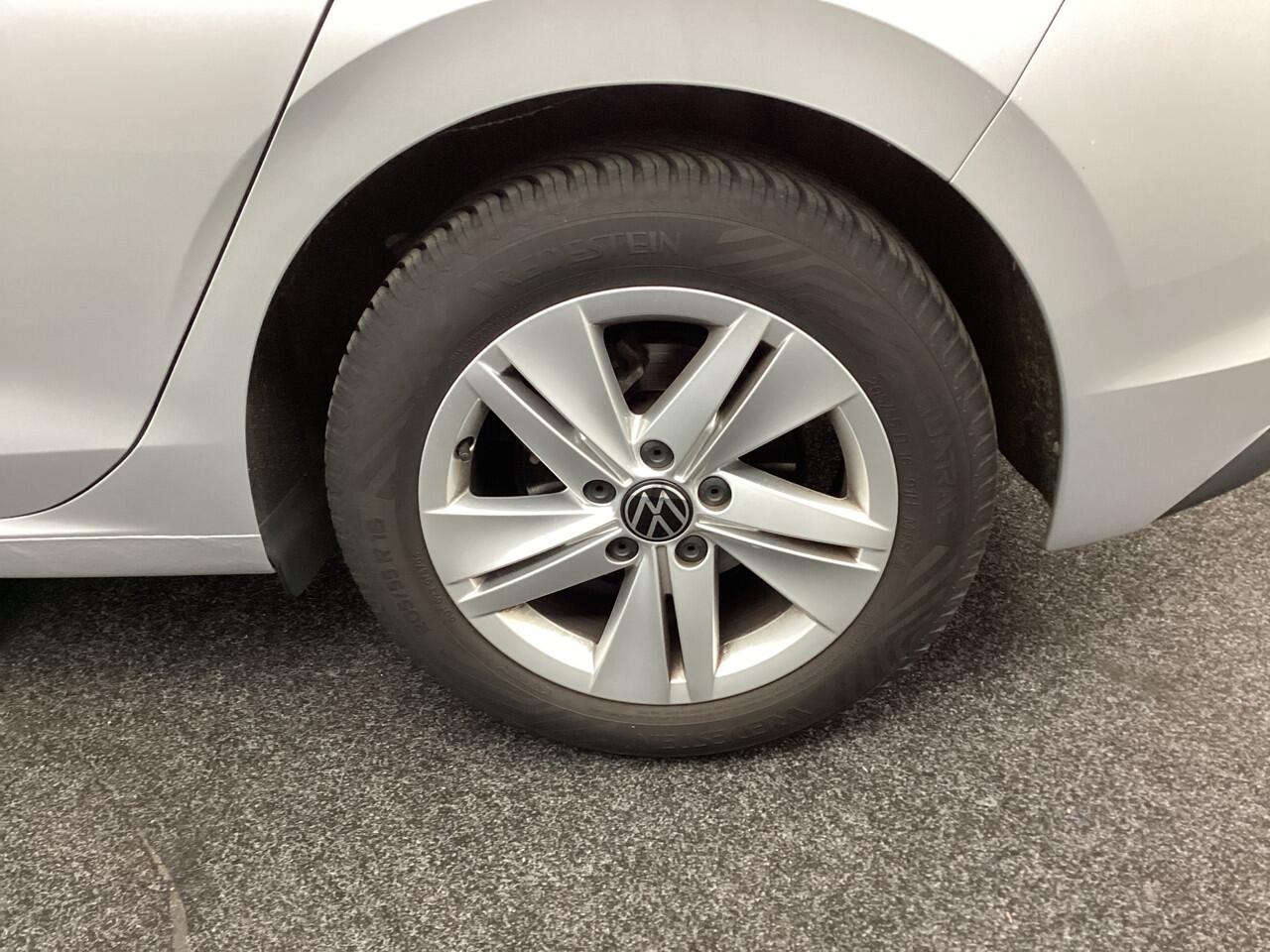 Volkswagen GOLF 1.0 TSI Life | Navi | LMV | PDC | Getint glas |*