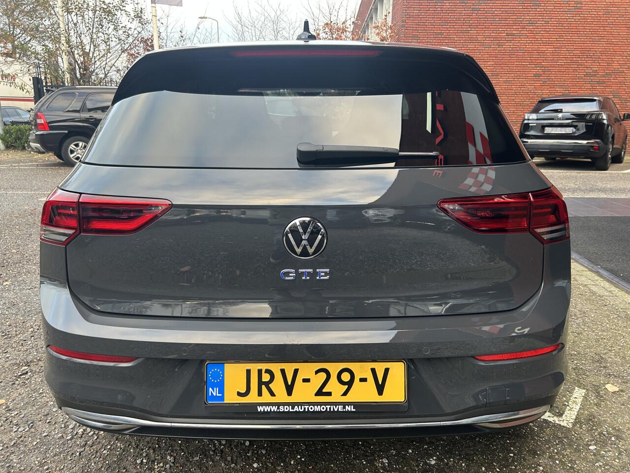 Volkswagen GOLF 1.4 eHybrid GTE // FULL LED // VIRTUAL COCKPIT // STUUR+STOELVERWARMING // PDC V+A // NAVI+CARPLAY //