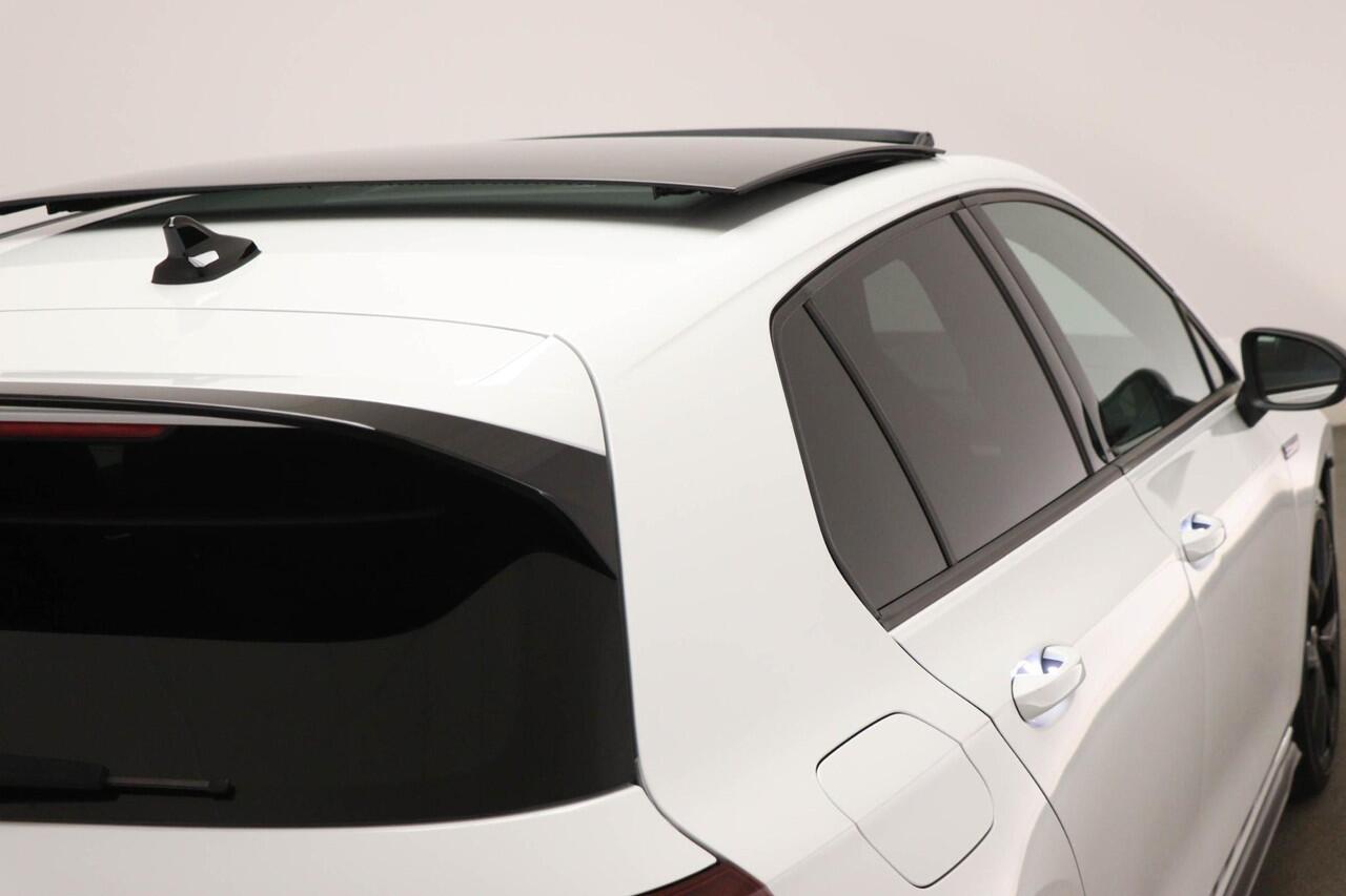 Volkswagen GOLF 2.0 TSI GTI Clubsport | LEDER PACK | IQ LIGHT | PANORAMADAK | STOELKOELING | 19"