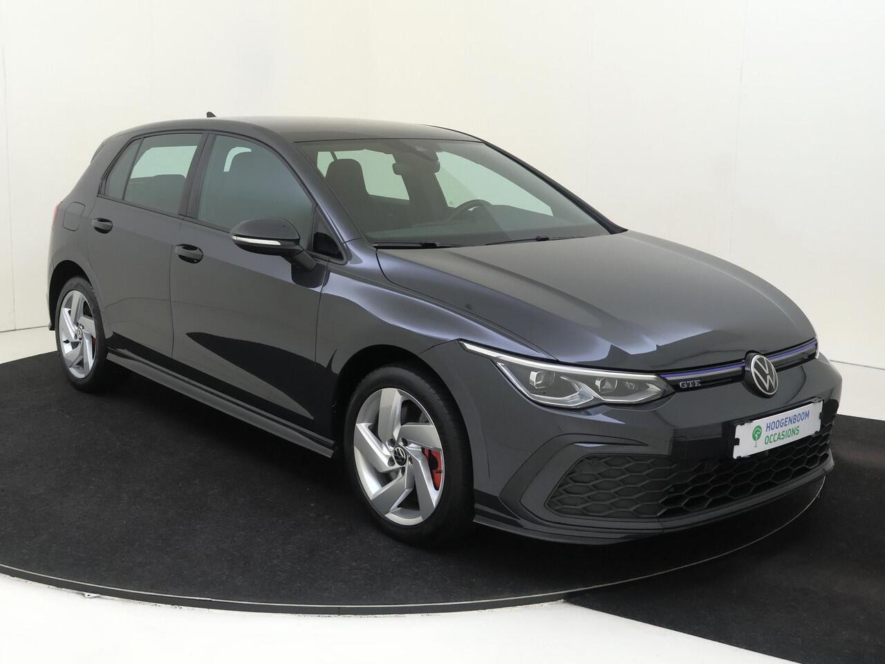 Volkswagen GOLF 1.4 eHybrid GTE | Parkeersensoren | 3-zone airco | CarPlay | Navigatie | Digital cockpit | Climate Control |