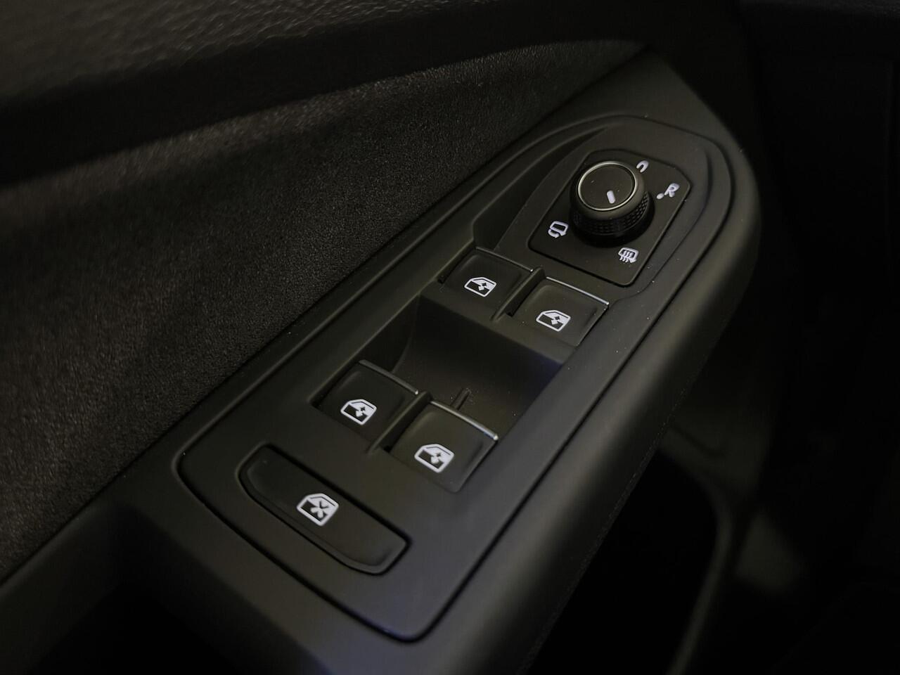 Volkswagen GOLF 1.5 TSI Life | 17"LM-Velgen| LED Verlichting | Stuur/Stoelverwarming | Apple Carplay/Android Auto | Climate Control | Digitaal Dashboard | Keyless Entry/Start/ Parkeer Sensoren ( Vestiging - Vianen Tel:0347-371248 )