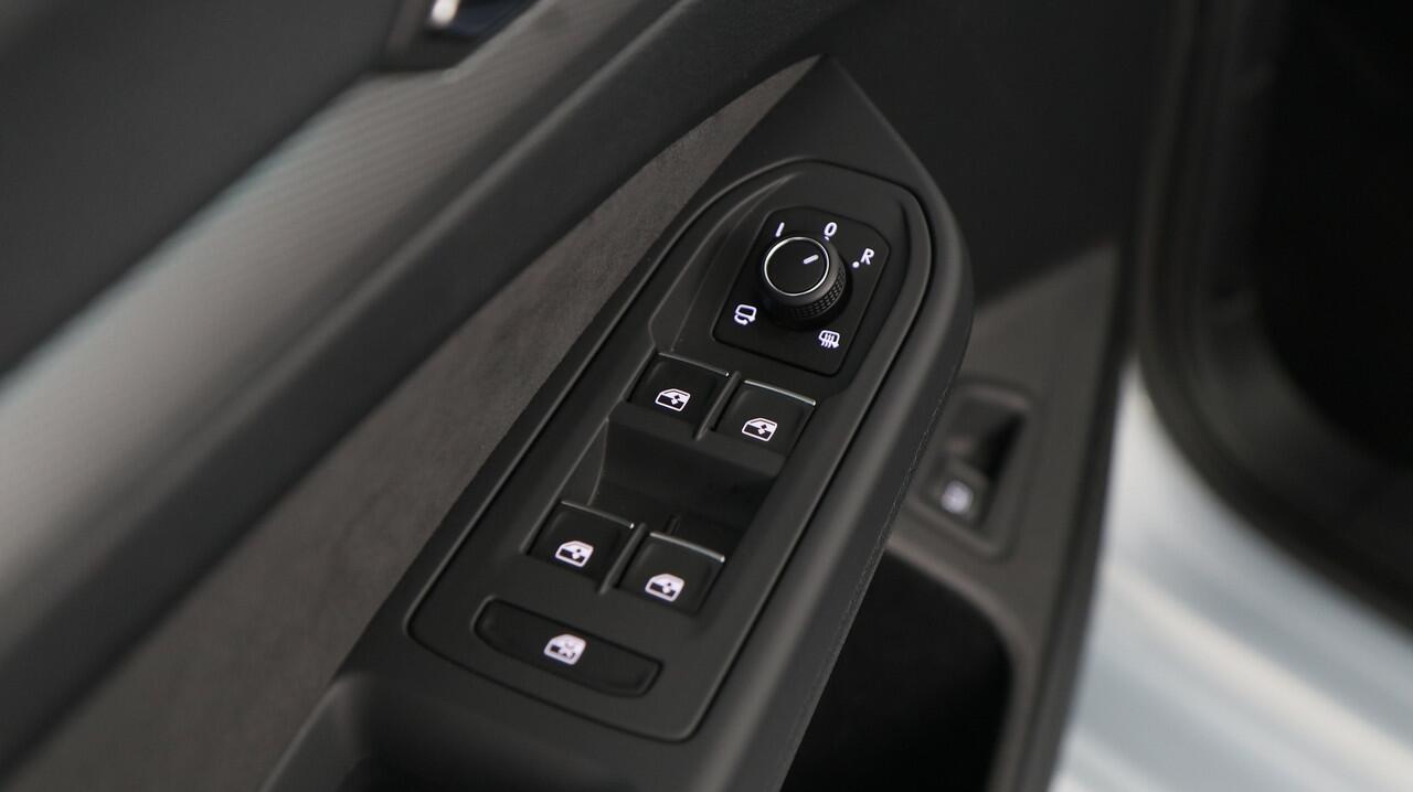 Volkswagen GOLF 1.5 eHybrid 204pk Style Edition DSG / Navigatie via App Connect / Stoel+Stuurverwarming / Camera