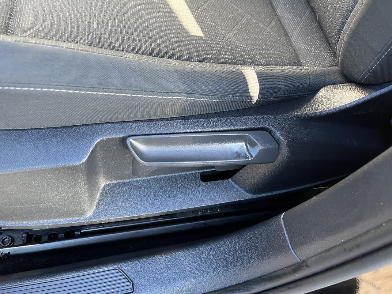 Volkswagen GOLF Variant 1.0 TSI Life / TREKHAAK/ PARK.SENSOREN V+A/ ACC/ APP-CONNECT/ NAVI/ DIGITAL DASH/ LANE-ASSIST/ DAB/ CLIMA/ ISOFIX/ 16'' LMV