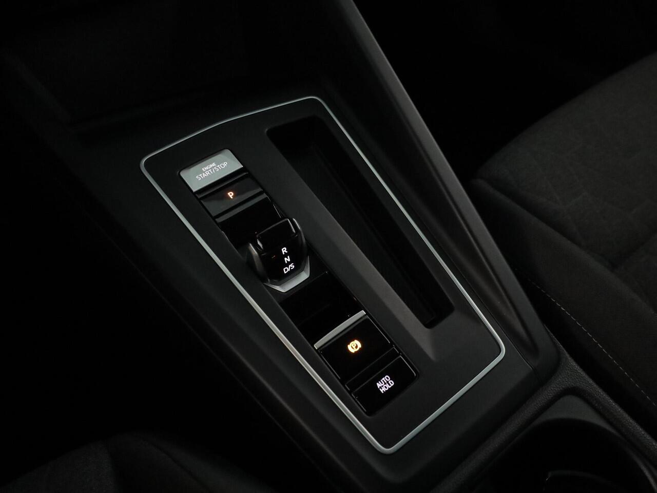 Volkswagen GOLF 1.5 eHybrid Life Edition 204 pk Automaat (DSG) | Verlengde garantie | Navigatie via App | Parkeersensoren (Park assist) | Achteruitrijcamera | Stoelverwarming |