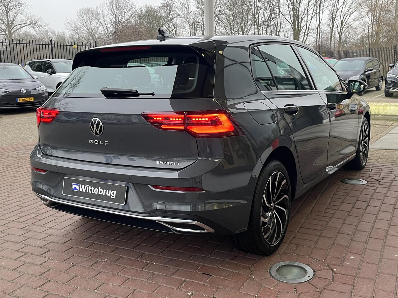 Volkswagen GOLF 1.4 TSI DSG eHybrid Style / Panorama dak / Geheugenstoel / Suéde bekleding / 17'' LMV