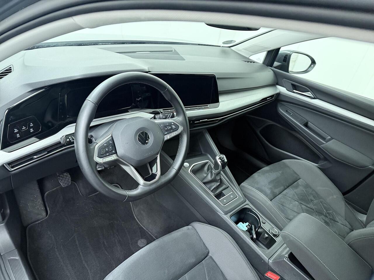 Volkswagen GOLF Variant 1.5 TSI Life Business | 130 PK | Climate control | Achteruitrijcamera | Apple Carplay/Android Auto |