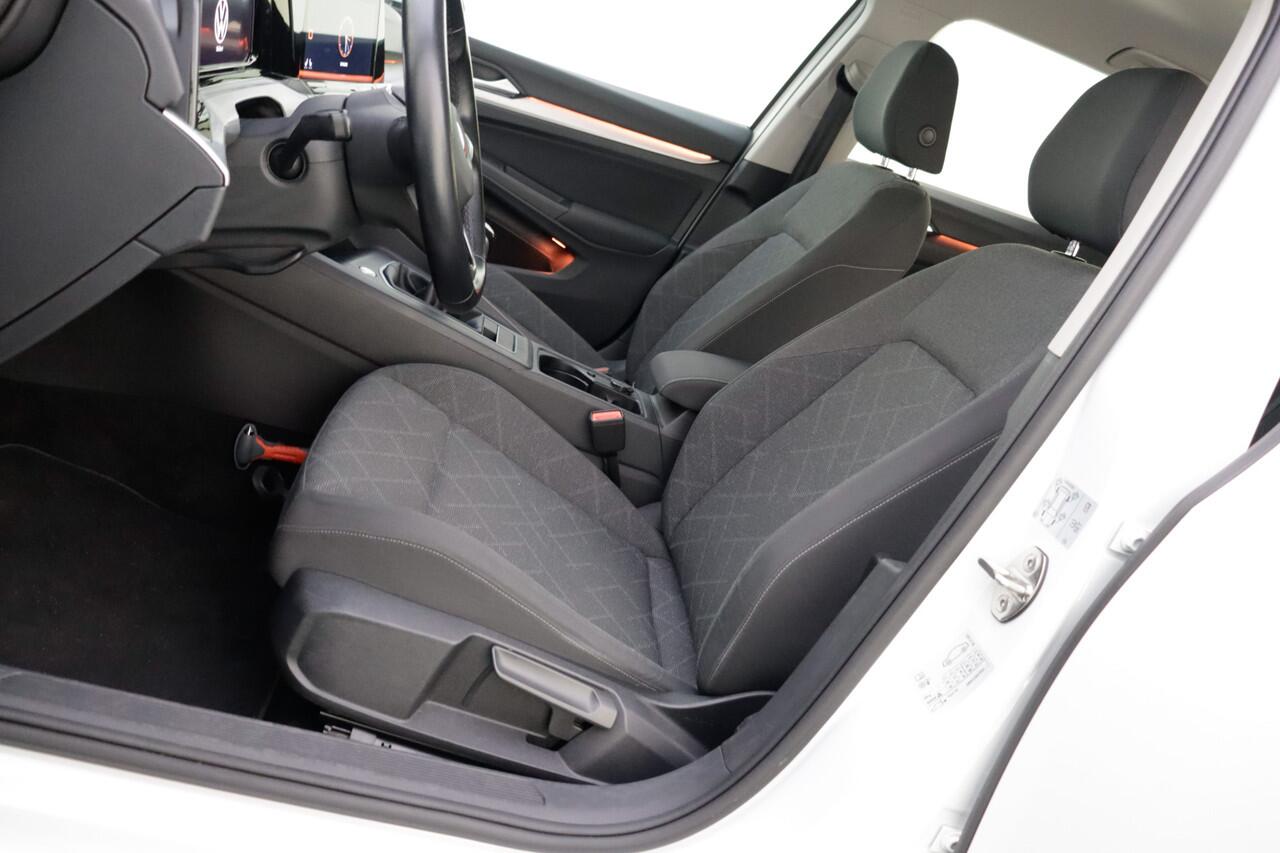 Volkswagen GOLF Variant 1.0TSI LIFE LED | CAMERA | STUUR+STOELVERW | CARPLAY | ACC | DAB | CLIMA | TREKHAAK | PDC V+A | LMV