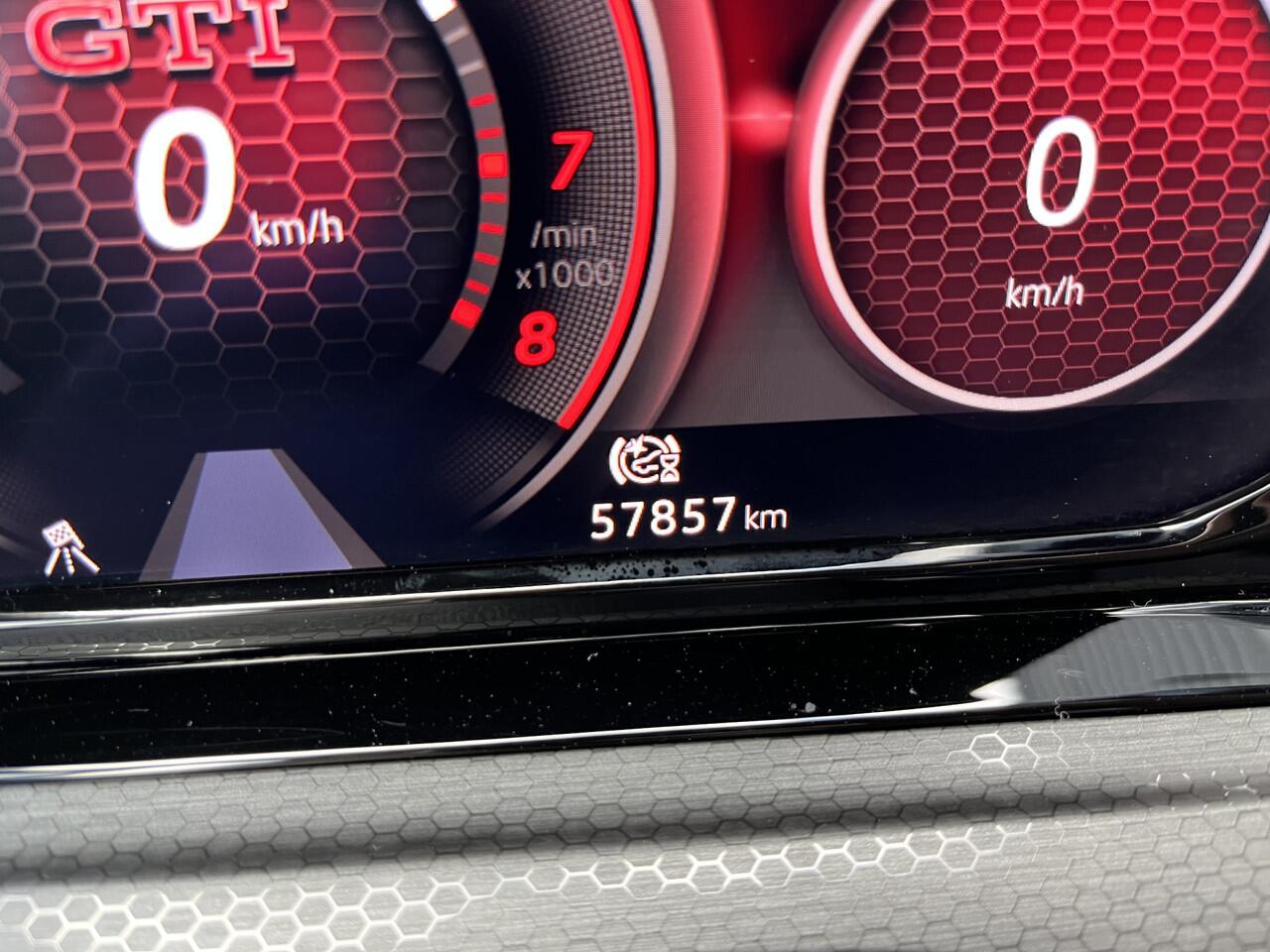 Volkswagen GOLF 2.0 TSI GTI / AUTOMAAT/ GARANTIE TM 01-2027/ PANO/ HARMAN-KARDON/ STANDKACHEL/ CAMERA/ HEAD-UP DISPLAY/ DODE HOEK/ MEMORY SEATS/ STOELVERWARM. V EN A/ STOEL VENTILATIE/ KEYLESS/ APP CONNECT/ NAVI