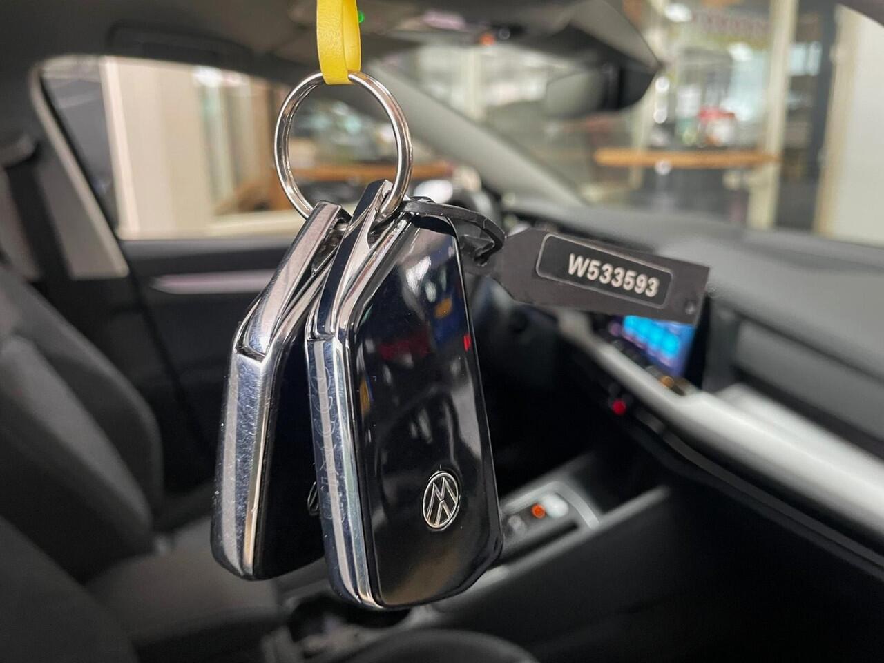 Volkswagen GOLF Variant 1.0 eTSI Life | Elektrische Trekhaak | Ad cruise control | Apple Carplay/Android | Camera | Led