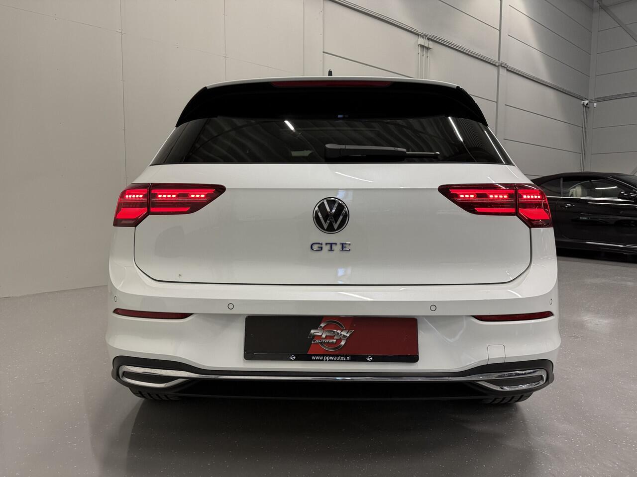 Volkswagen GOLF 1.4 eHybrid GTE PANO/HEAD-UP/IQ-LIGHT/TREKHAAK/CAMERA/ACC/STOEL+STUURVERW./SFEER/CARPLAY/18"/SOH 90,3%/VOLLEDIG VW DEALER HISTORIE, BIJ 92.000KM NOG GROTE OH BEURT GEHAD