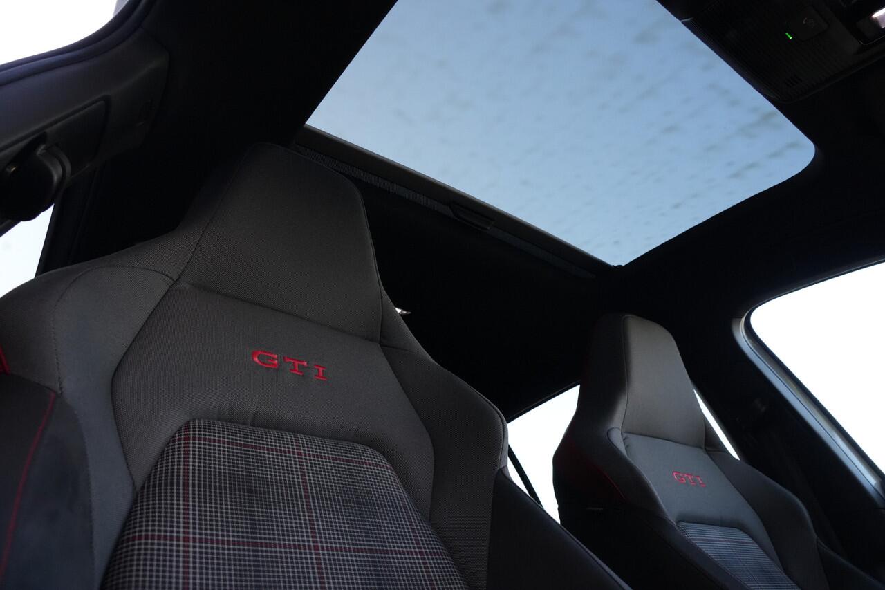 Volkswagen GOLF 2.0 TSI GTI 265pk Panoramadak/HarmanKardon/Camera