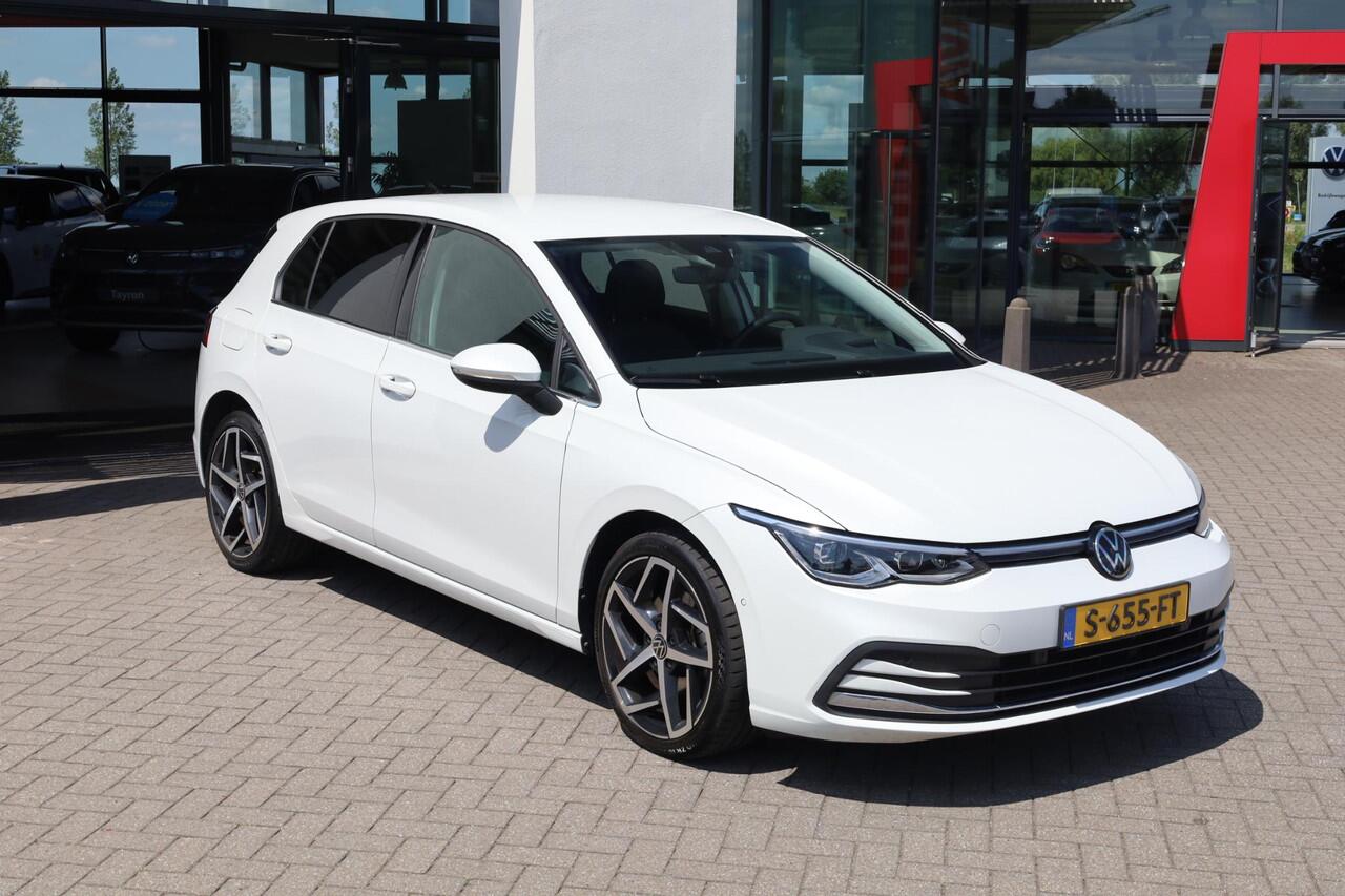 Volkswagen GOLF 1.4 eHybrid Style Afneembare trekhaak, ErgoActive, LED plus + strip, verwarmbare voorstoelen, keyless, travel assist, spiegelpakket met geheugen, digital cockpit pro, pre-crash, ACC met Stop&Go, draadloos app connect, achteruitrijcamera, head-up display, 