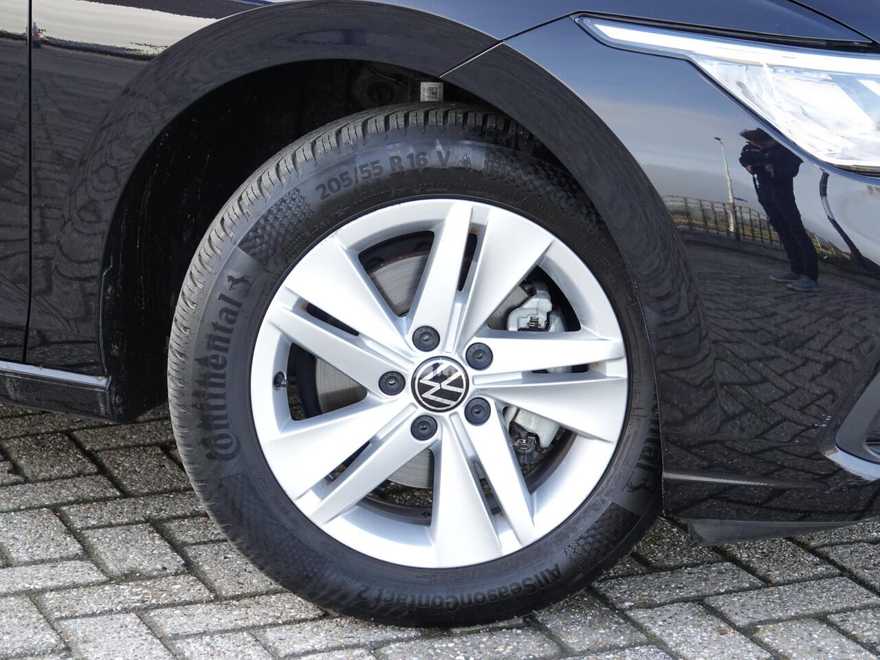 Volkswagen GOLF Variant 1.0 eTSI AUTOMAAT 110PK Life ADAPT. CRUISE | LMV | ECC | PDC