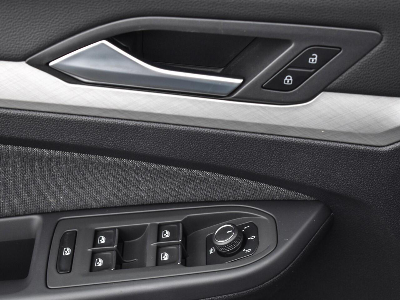 Volkswagen GOLF 1.0 TSI 110pk Life · Apple/Android Car Play · Navigatie · Sfeerverlichting · P-Sensoren · Getint Glas · 16'' Inch · Garantie t/m 20-01-2027 of 100.000km