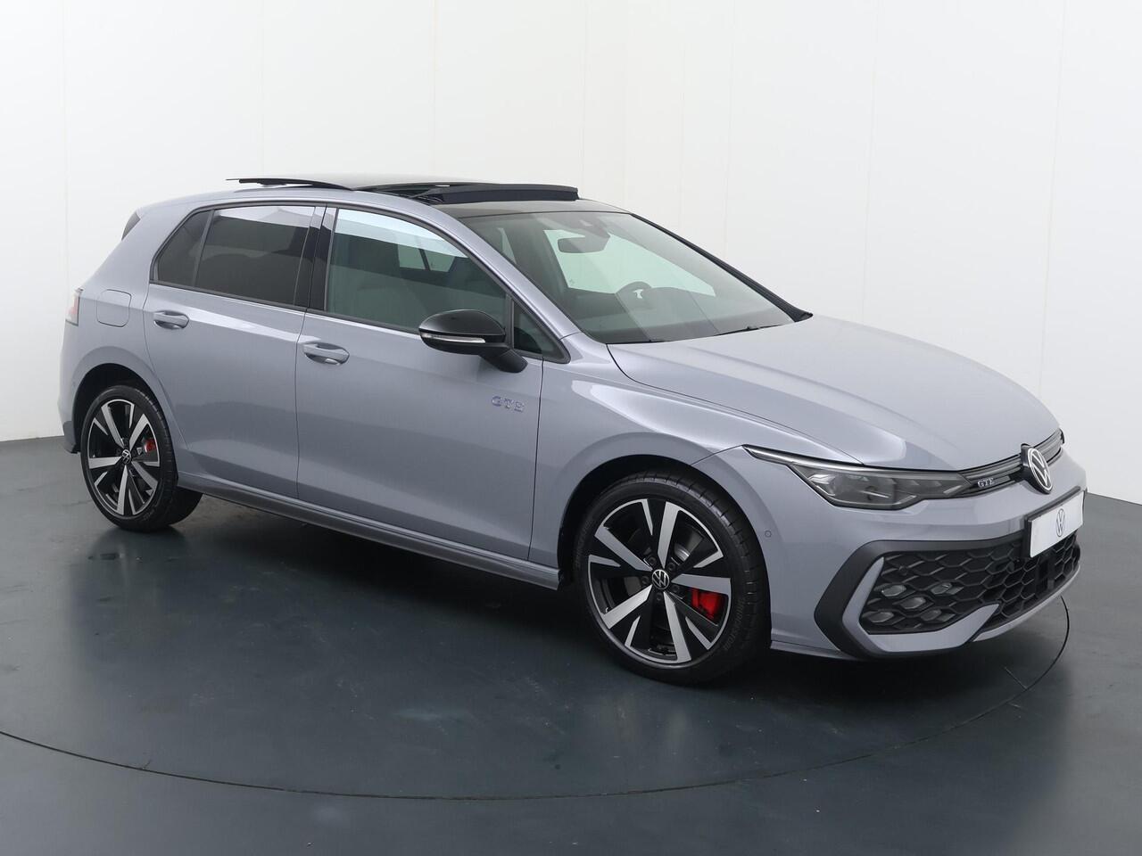 Volkswagen GOLF 8 GTE 1.5 eHybrid 200 kW / 272 PK Hatchback 6-DSG | Panoramadak | Black Style |