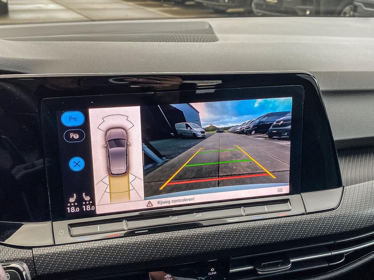 Volkswagen GOLF 2.0 TSI R 320PK 4Motion | PANORAMADAK | MATRIX LED | CAMERA | KEYLESS | WINTER PAKKET |